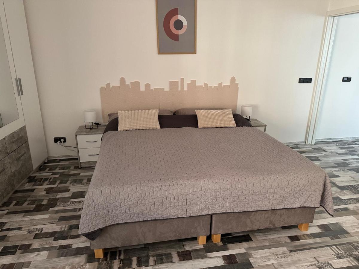 Apartment Piller